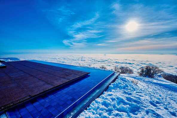 びわ湖テラスの「グランドテラス」からは、琵琶湖を丸ごと雲海が包み込む景色が見られることも