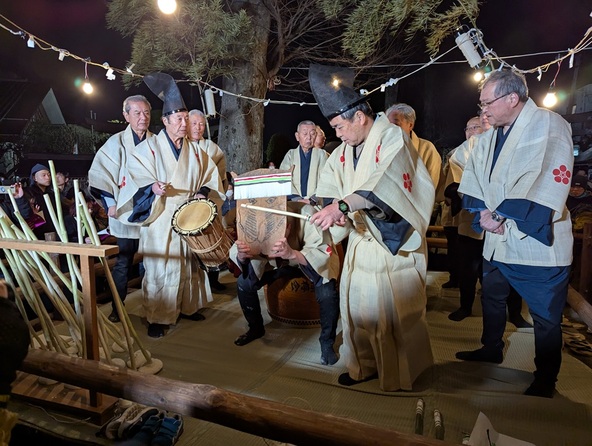 地元住民によって、現在まで代々受け継がれている歴史ある神事です
