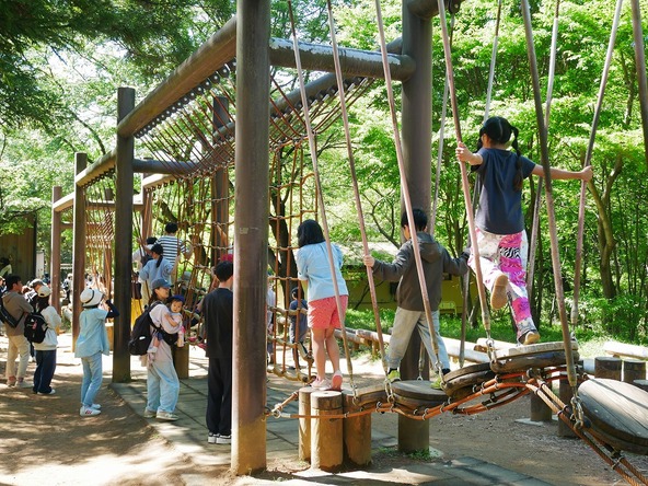 24種類の木製アスレチックに挑戦できる「冒険コース」