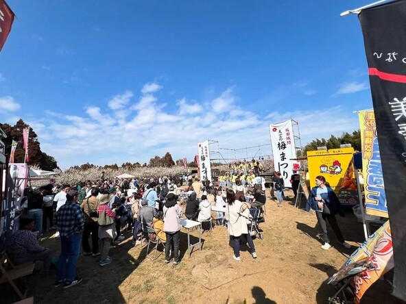 ステージで披露されるパフォーマンスに子供も大盛り上がり！