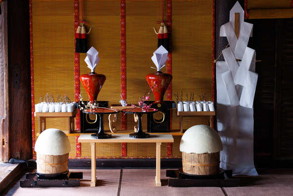 御本殿に供えられる「梅花御供」