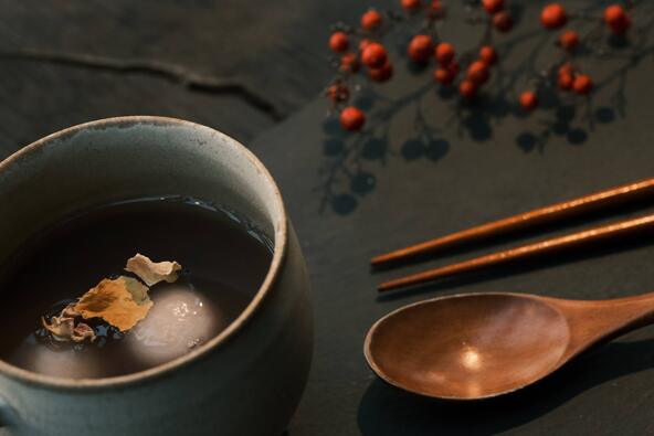 桜の塩漬けを浮かべたおしるこ