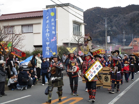 「観梅市民まつり」でのパレードの様子