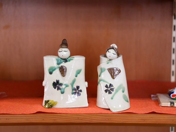 個性豊かなせともののひな人形がお出迎え！