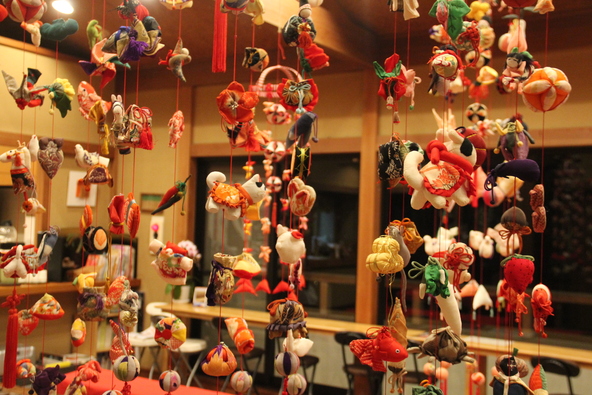 かわいらしい吊るし雛（つるしびな）も見られます♪