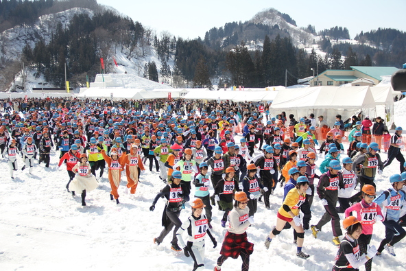 大勢の参加者の熱気がただよう「のっとれ！松代城」