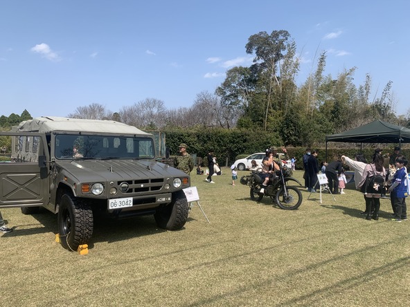 かっこいい車が展示されます
