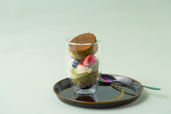抹茶きな粉の逆さまパフェ