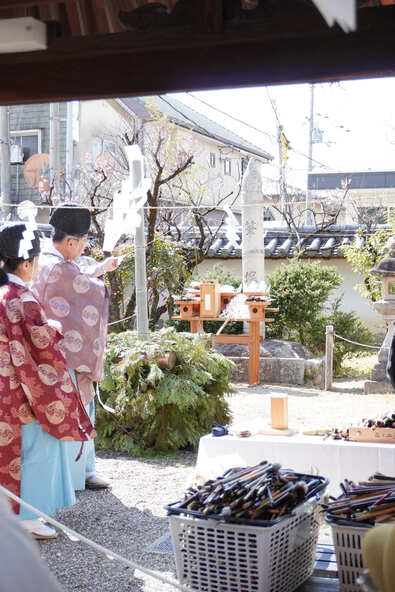 例年の「筆供養」では、2,000本以上の筆のお焚き上げが行われます