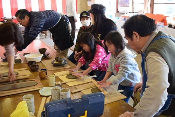 大人から子供までが楽しめる「陶芸体験」