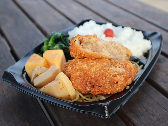 立川産メンチカツ 春の行楽弁当
