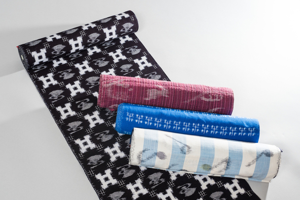 久留米絣は、久留米藩の城下に生まれた井上伝という13歳の少女により考案されました