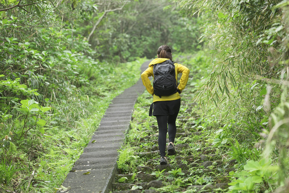 春は快適な気候ですが、体温調節しやすい重ね着の着用がおすすめ（画像提供：一般社団法人 八丈島観光協会）
