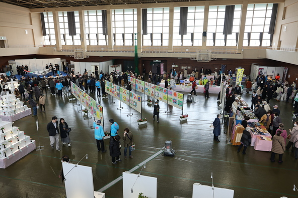 祭りでは、民謡や合唱などを発表する「椿オリジナルステージ」も実施されます