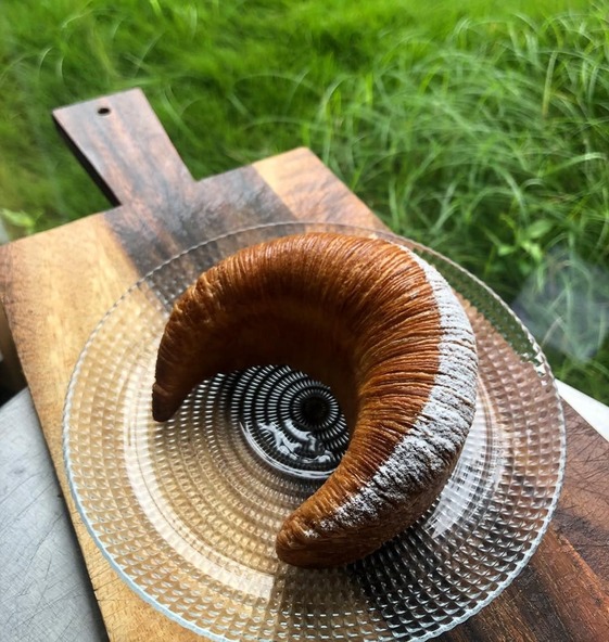 なめらかなディプロマットクリームを詰めた「LUNE（リュヌ）」は必食！