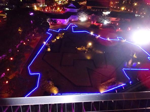 「岸和田城庭園（八陣の庭）」のライトアップの様子