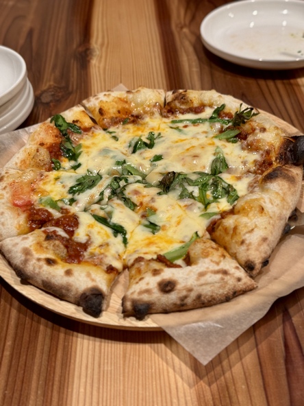 パスタやピザ以外にもオムライスやドリア、但馬牛を使用したハンバーグも食べられます。