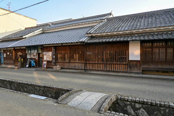 江戸時代から続いた藍染め商の町家を活用した箱本館「紺屋」（画像提供：Tigermilk... / PIXTA）