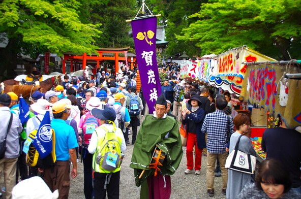 当日は境内に屋台も並び、多くの人々でにぎわいます