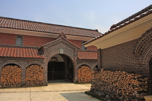 三津谷レンガ蔵の様子（画像提供：TAKEZO / PIXTA）