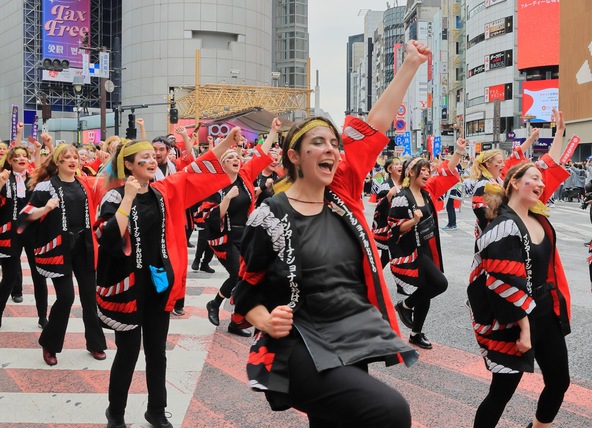 関東に住む外国人有志による踊り連も登場！