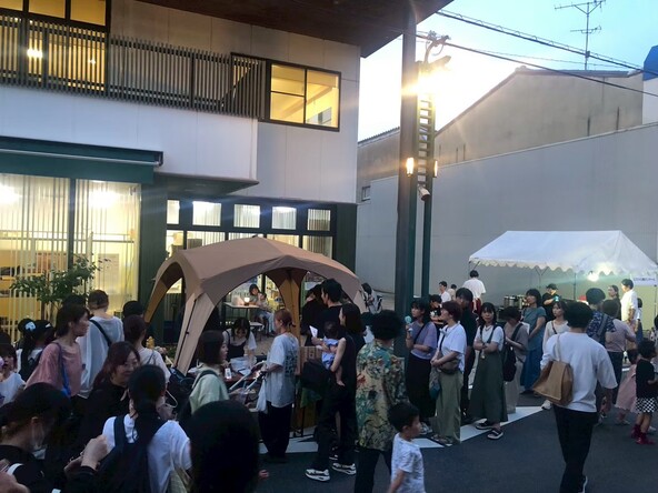ずらりと並ぶ出店に子供たちもテンションアップ♪