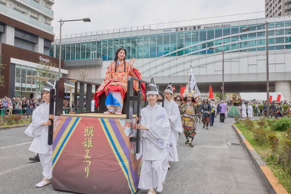 約100人の区民が豊島氏一族に扮して演じる時代絵巻は必見！