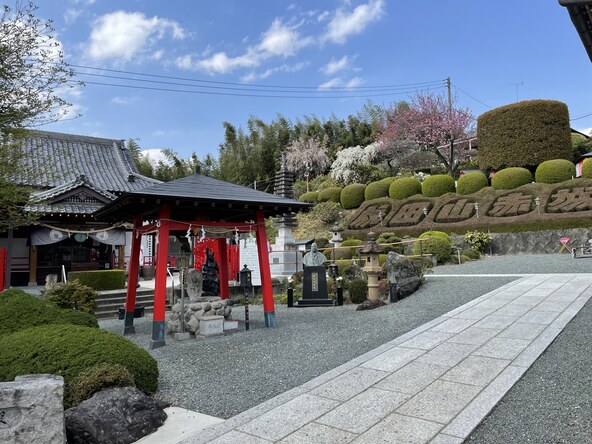 ゆったりとした時間が流れる境内の風景（画像提供：成田山 赤城寺）