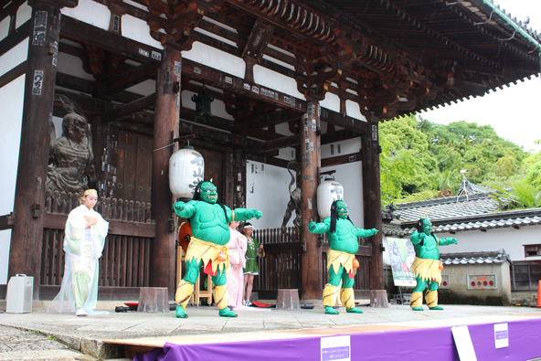 祭りで披露される「青鬼おどり」