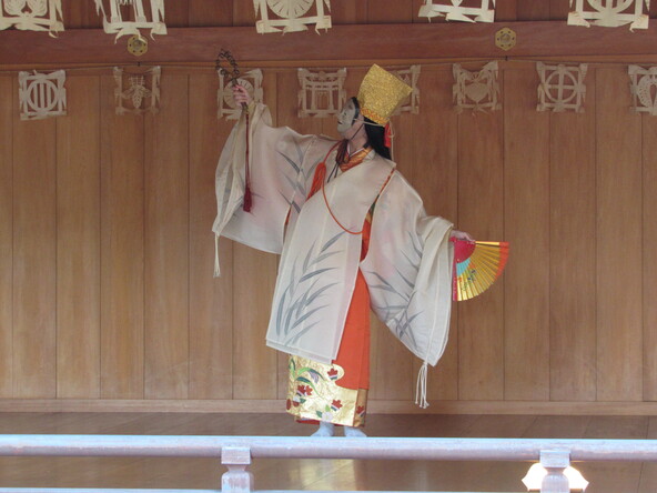 平安時代の優雅な雰囲気と古い形式を伝えている「毛越寺 延年の舞」