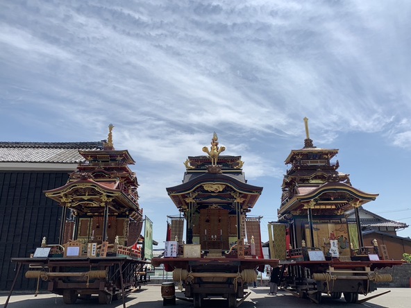 3輌の曳軕は、三種の神器を象っているといわれています