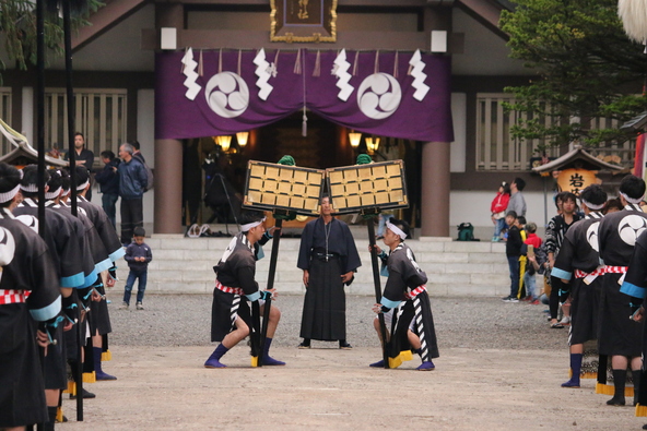 　岩内神社例大祭は７月７日～９日の日程で執り行われ、古くより町民から【いわない祭り】として親しまれております。