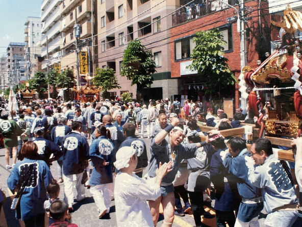 入谷のまちに威勢の良いかけ声が響きます