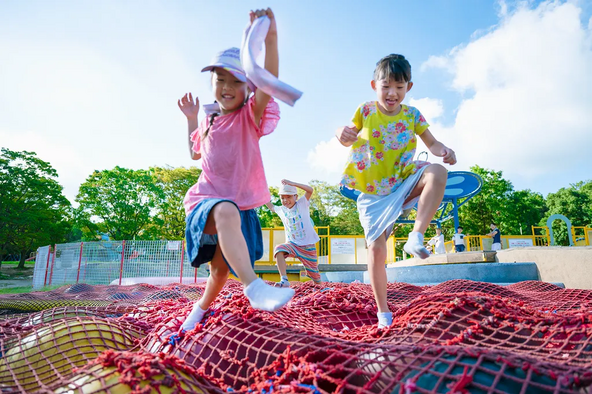 紫陽花と一緒に、公園遊びも満喫