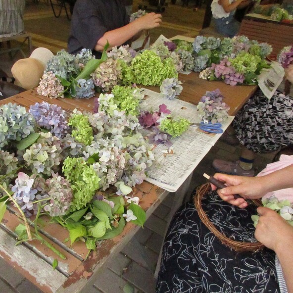 初心者でも挑戦しやすい「紫陽花リース教室」