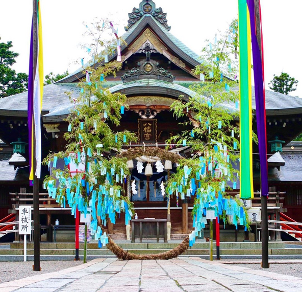 境内に設置される茅の輪（ちのわ）