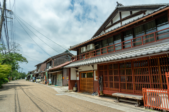 旧中山道「醒井宿」の趣のあるまち並み（画像提供：Hiroko / PIXTA）