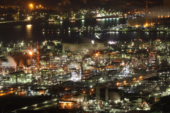 水島コンビナートの夜景（写真提供：岡山県観光連盟）