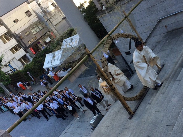 「夏越大祓式」では心身を清めて、次の半年をすがすがしく平穏に過ごせるよう祈念します