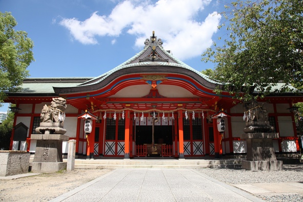 「玉造稲荷神社」の本殿
