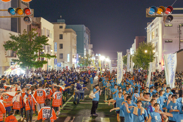「ばんば総踊り」は沿道から間近で見ることができます