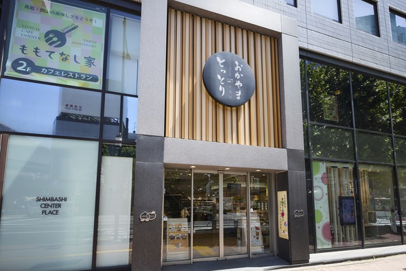 白桃パフェで品種をたくさん食べようキャンペーン（写真提供：とっとり・おかやま新橋館）