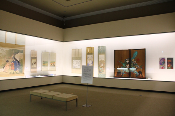 柳生忠平さんがこの展覧会のために特別に描いた、迫力ある巨大妖怪画も展示されます。