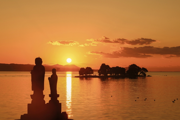 宍道湖の夕日を楽しむために整備された鑑賞スポット「とるぱ」からの景色（画像提供：島根県観光写真ギャラリー）