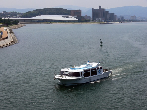 爽朝クルージングから絶景の夕日クルージングが楽しめる宍道湖遊覧船「はくちょう号」（画像提供：島根県観光写真ギャラリー）