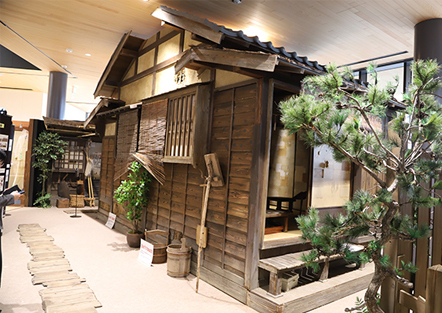 「天国長屋」や共同井戸、厠（かわや）などを忠実に再現