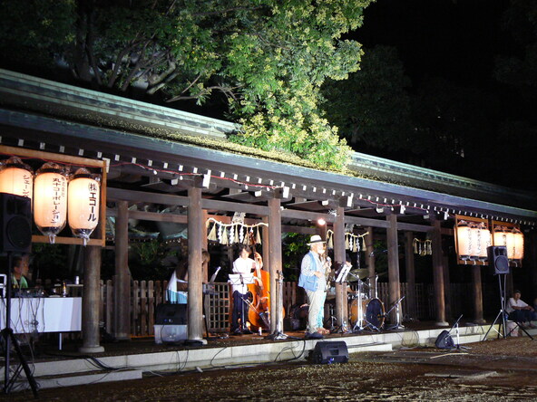 「夏祭」で行われるジャズコンサートの様子