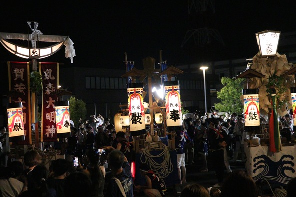 迫力満点の山車がそろう「月の輪神事」