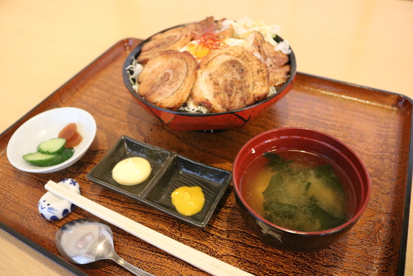 「炙りチャーシュー丼」※季節限定メニューのため提供していない場合がございます