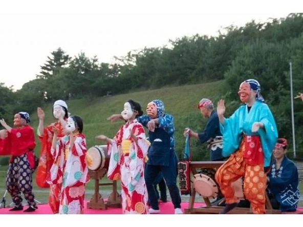 お神輿や郷土芸能などの催しが行われる日の出町の夏を代表するイベントです